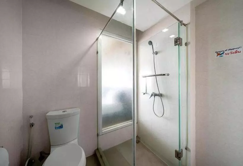 اتاق سوپریور با چشمانداز استخر, Welcome Plaza Hotel Pattaya