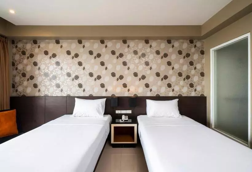 اتاق سوپریور با چشمانداز استخر, Welcome Plaza Hotel Pattaya