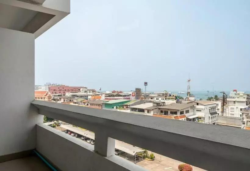 اتاق سوپریور با چشمانداز استخر, Welcome Plaza Hotel Pattaya