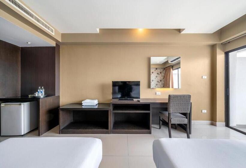 اتاق سوپریور با چشم‌انداز استخر, Welcome Plaza Hotel Pattaya