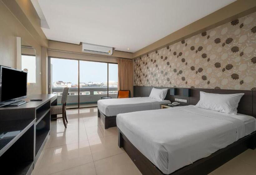 Номер Superior Вид на Бассейн, Welcome Plaza Hotel Pattaya