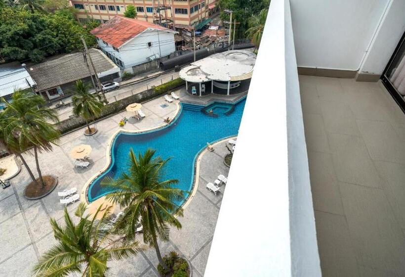 اتاق سوپریور با چشم‌انداز استخر, Welcome Plaza Hotel Pattaya