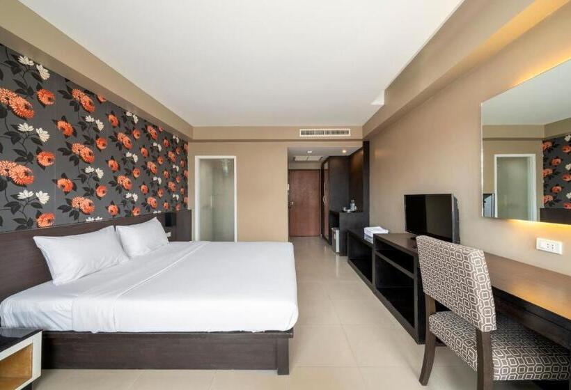 اتاق سوپریور با چشم‌انداز استخر, Welcome Plaza Hotel Pattaya