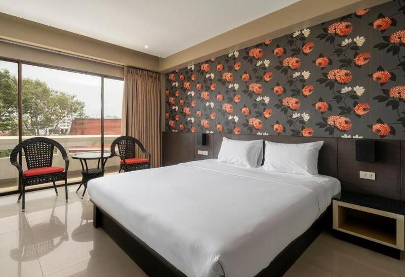 Номер Superior Вид на Бассейн, Welcome Plaza Hotel Pattaya