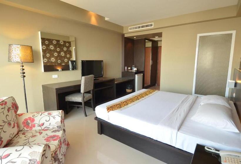 اتاق لوکس با چشم‌انداز استخر, Welcome Plaza Hotel Pattaya