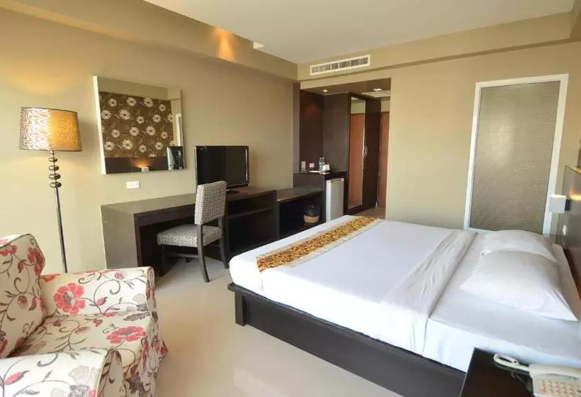 اتاق لوکس با چشمانداز استخر, Welcome Plaza Hotel Pattaya