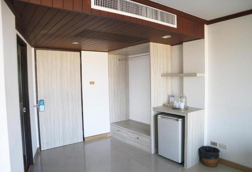 سوییت با چشم‌انداز استخر, Welcome Plaza Hotel Pattaya