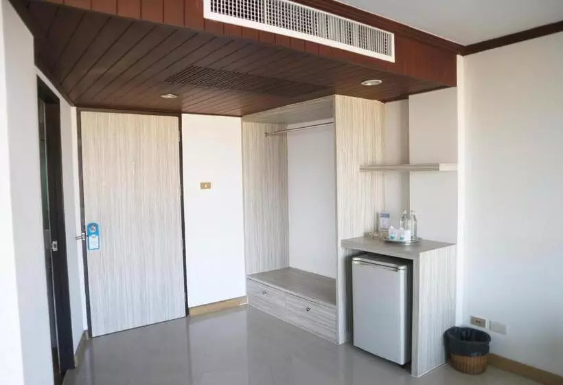 سوییت با چشمانداز استخر, Welcome Plaza Hotel Pattaya