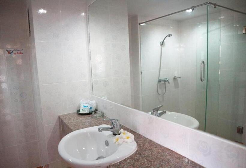 سوییت با چشم‌انداز استخر, Welcome Plaza Hotel Pattaya