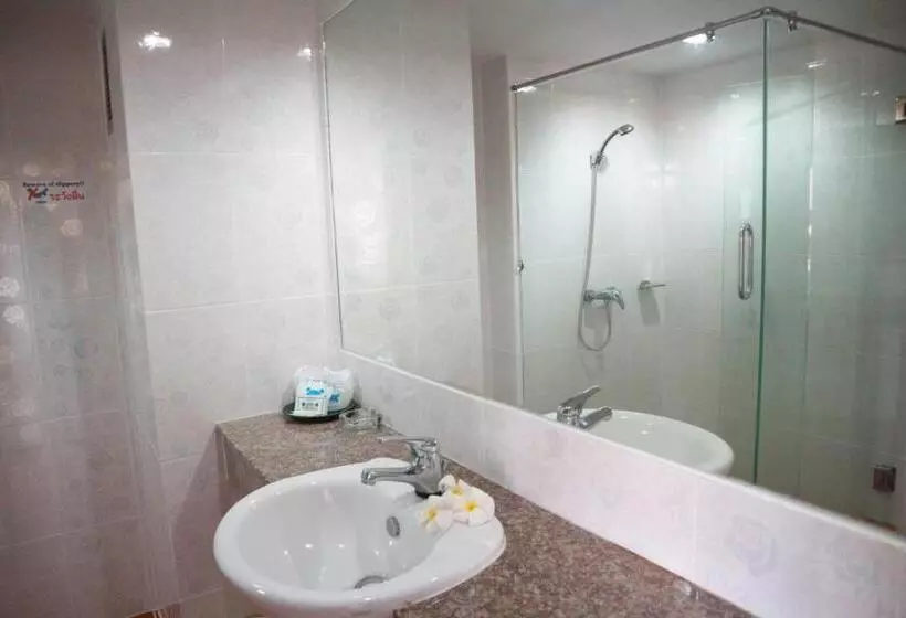 سوییت با چشمانداز استخر, Welcome Plaza Hotel Pattaya