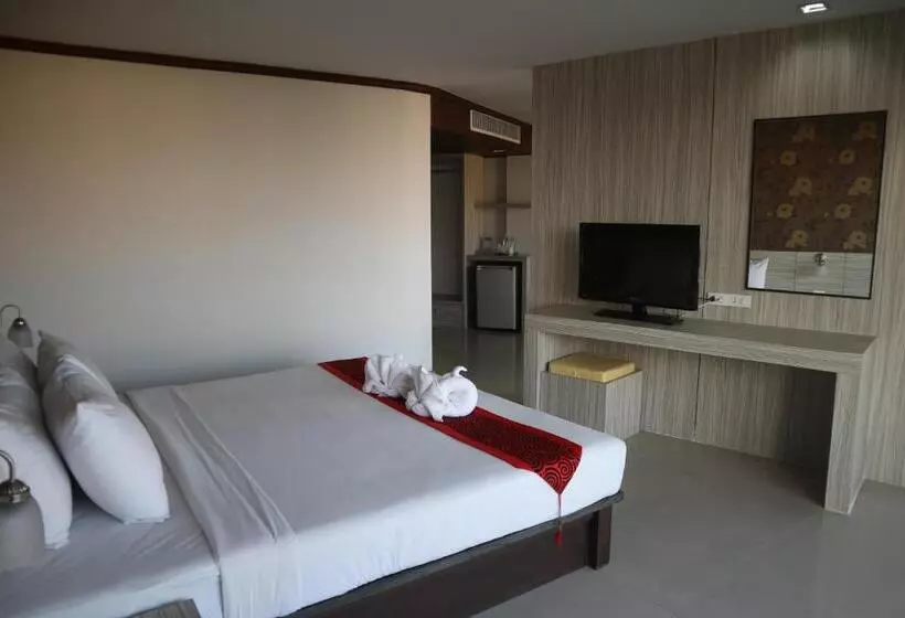 سوییت با چشمانداز استخر, Welcome Plaza Hotel Pattaya