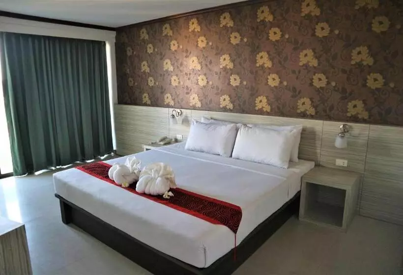 سوییت با چشمانداز استخر, Welcome Plaza Hotel Pattaya