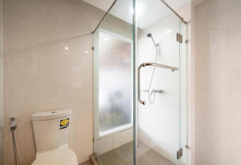 اتاق سوپریور با چشم‌انداز استخر, Welcome Plaza Hotel Pattaya