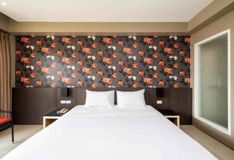 اتاق سوپریور با چشم‌انداز استخر, Welcome Plaza Hotel Pattaya