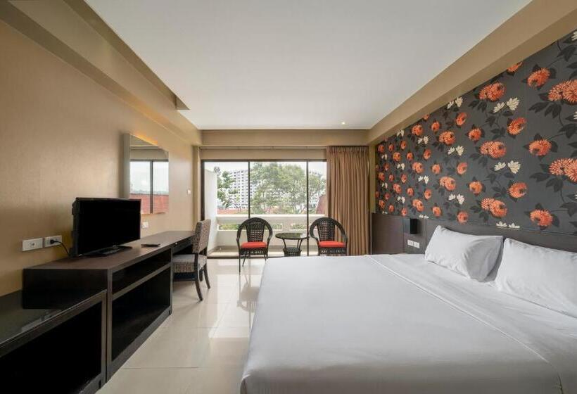 Номер Superior Вид на Бассейн, Welcome Plaza Hotel Pattaya