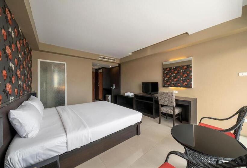 Номер Superior Вид на Бассейн, Welcome Plaza Hotel Pattaya