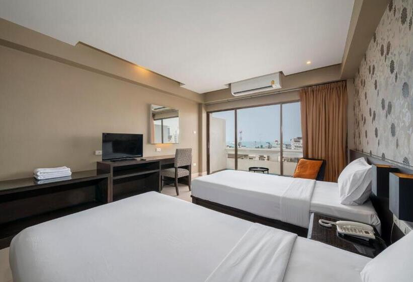 اتاق سوپریور با چشم‌انداز استخر, Welcome Plaza Hotel Pattaya