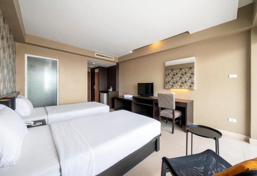 اتاق سوپریور با چشم‌انداز استخر, Welcome Plaza Hotel Pattaya