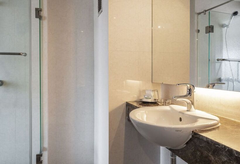 اتاق سوپریور با چشم‌انداز استخر, Welcome Plaza Hotel Pattaya