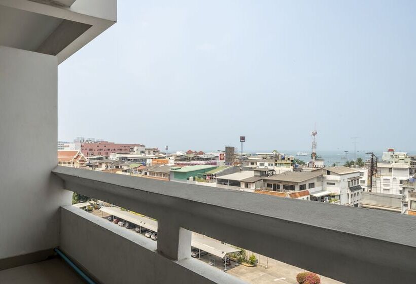 Номер Superior Вид на Бассейн, Welcome Plaza Hotel Pattaya