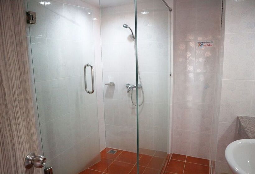 Номер Deluxe Вид на Бассейн, Welcome Plaza Hotel Pattaya