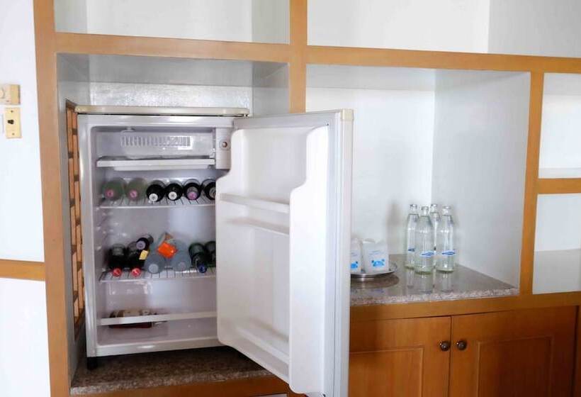 اتاق لوکس با چشم‌انداز استخر, Welcome Plaza Hotel Pattaya