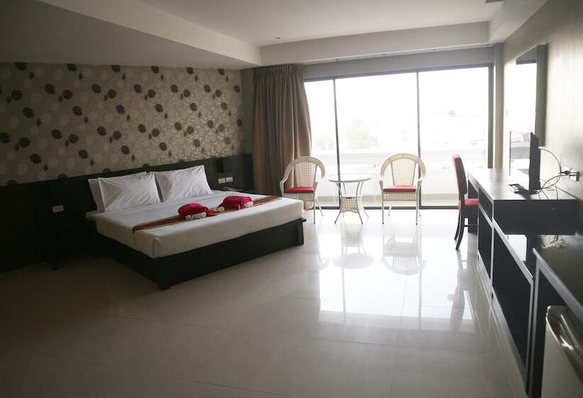 اتاق لوکس با چشم‌انداز استخر, Welcome Plaza Hotel Pattaya