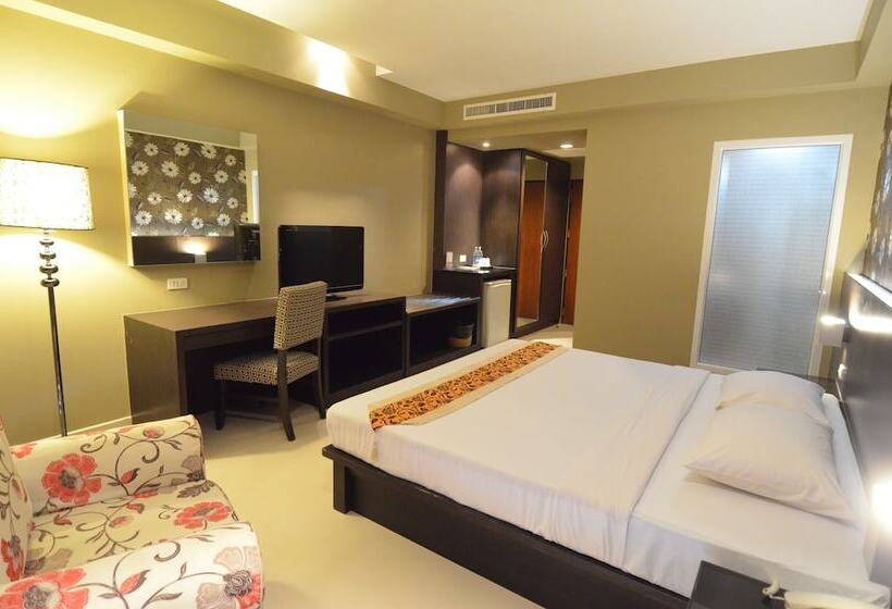 اتاق لوکس با چشم‌انداز استخر, Welcome Plaza Hotel Pattaya
