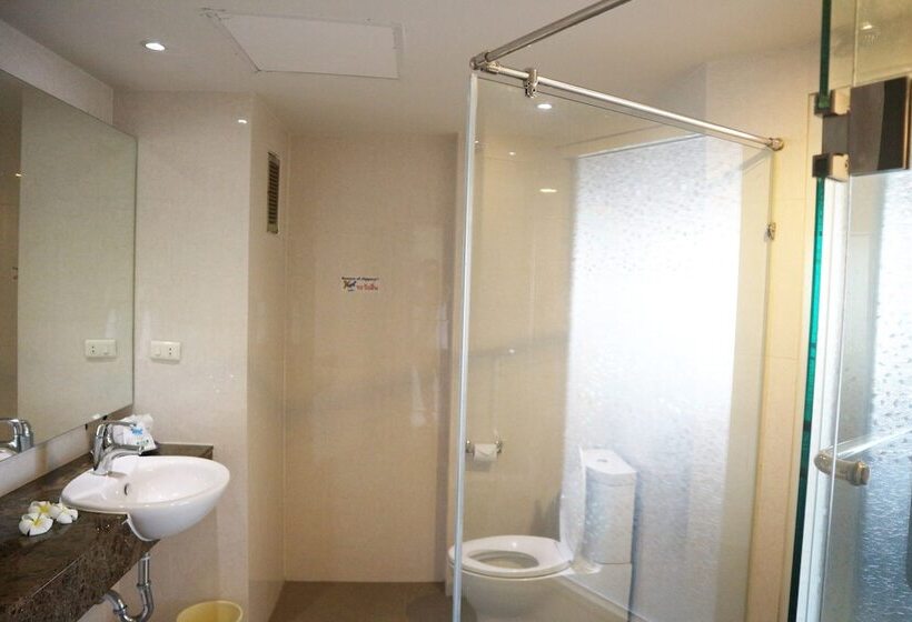 سوییت با چشم‌انداز استخر, Welcome Plaza Hotel Pattaya