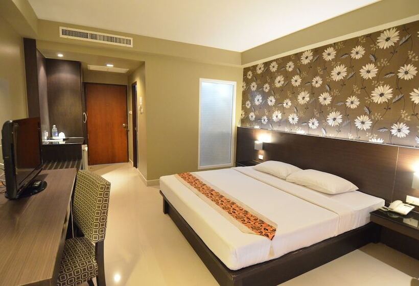 سوییت با چشم‌انداز استخر, Welcome Plaza Hotel Pattaya