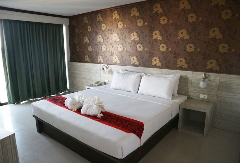 Люкс Вид на Бассейн, Welcome Plaza Hotel Pattaya