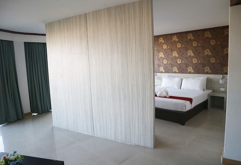 سوییت با چشم‌انداز استخر, Welcome Plaza Hotel Pattaya
