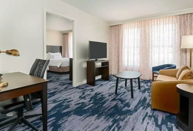 سوئیت جونیور با چشم‌انداز, The Connally Hotel Downtown Atlanta, Ascend Hotel Collection