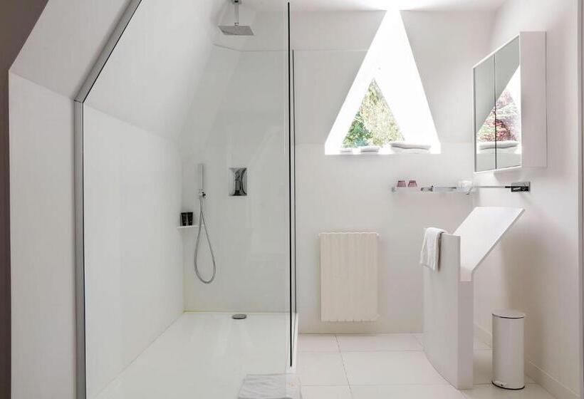 اتاق استاندارد, La Chaumière