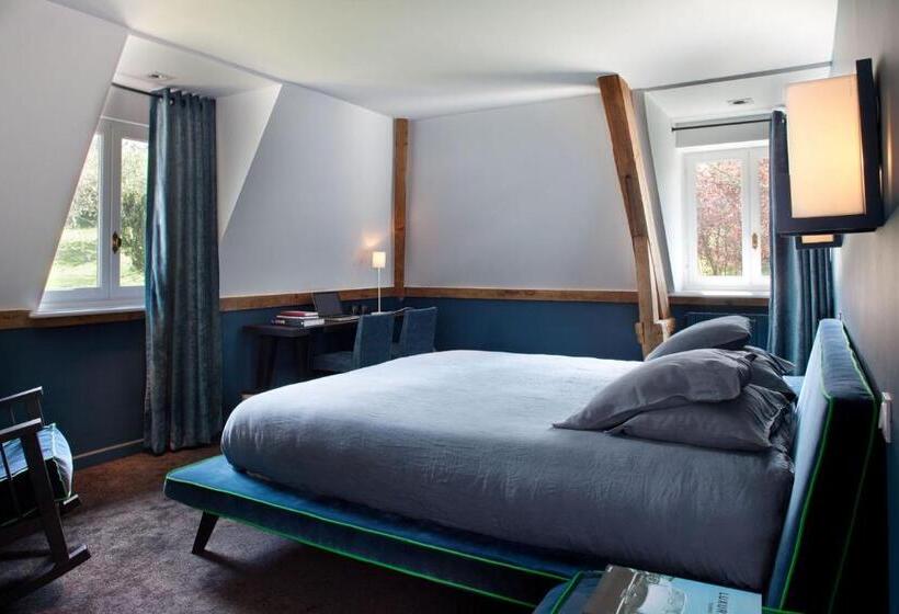 اتاق خانوادگی با چشمانداز باغ, La Chaumière