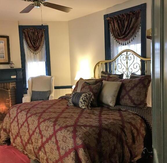 디럭스 룸 킹사이즈 침대, Parsonage Inn Bed And Breakfast