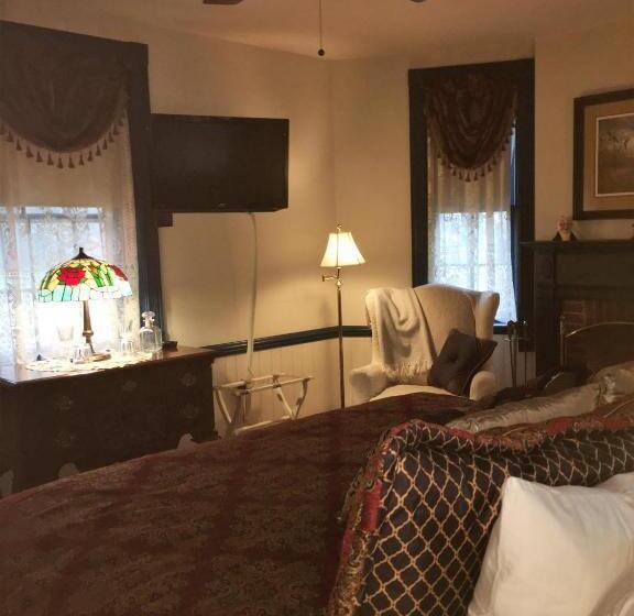 디럭스 룸 킹사이즈 침대, Parsonage Inn Bed And Breakfast