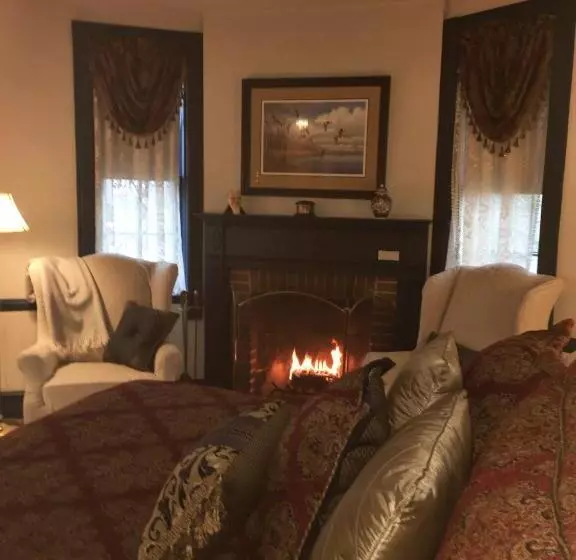 キングサイズベッドのスーペリアルーム, Parsonage Inn Bed And Breakfast