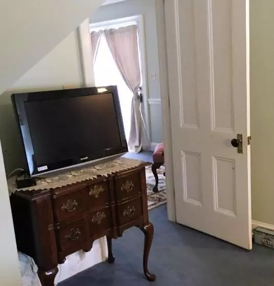 キングサイズベッドのスイートルーム, Parsonage Inn Bed And Breakfast
