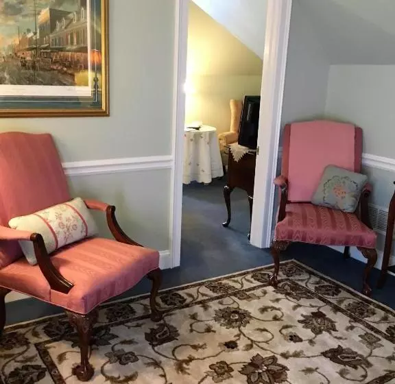 キングサイズベッドのスイートルーム, Parsonage Inn Bed And Breakfast