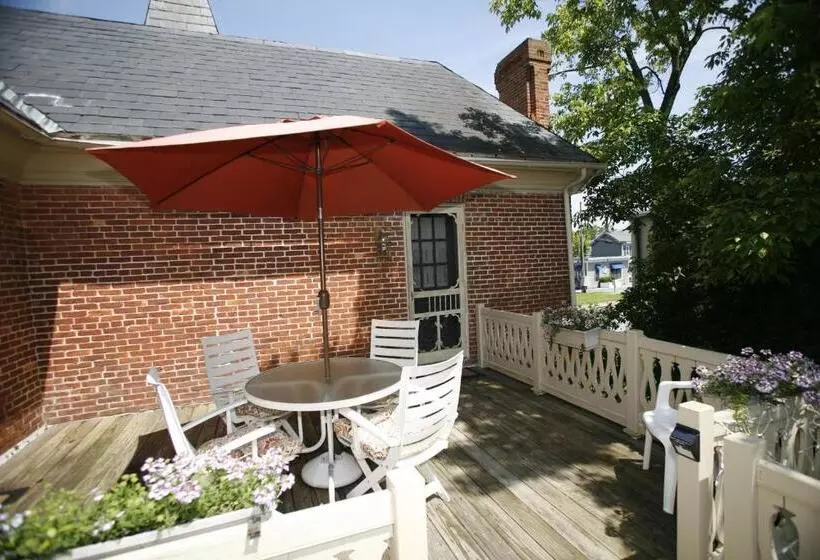 バルコニー付きスタンダードルーム, Parsonage Inn Bed And Breakfast