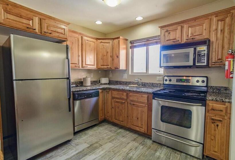 جناح, Pioneer Lodge Zion National Park Springdale