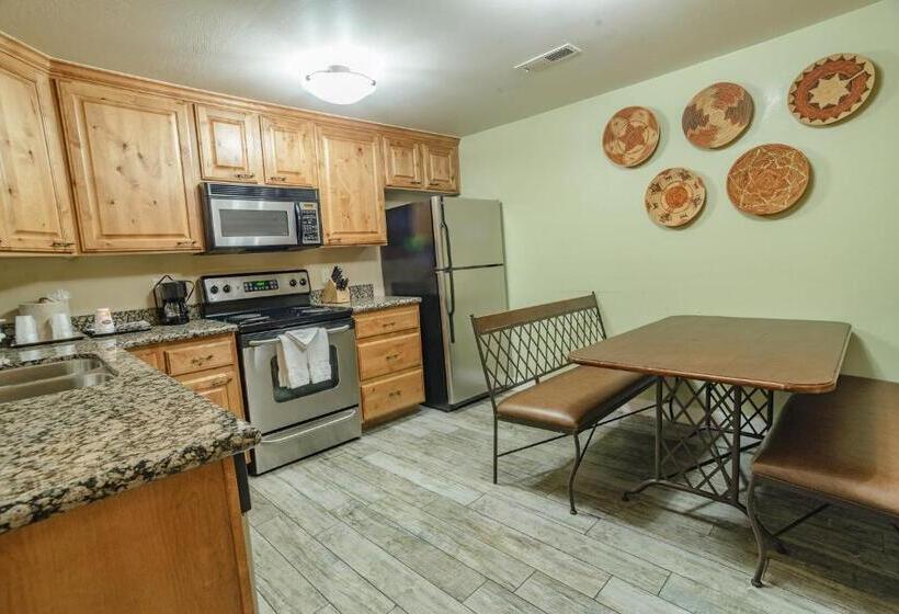 Апартаменты 3 Спальни, Pioneer Lodge Zion National Park Springdale