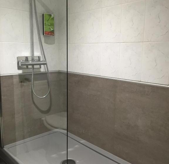 Номер Стандарт Трехместный, The Originals City, Hôtel Nevers Centre Gare