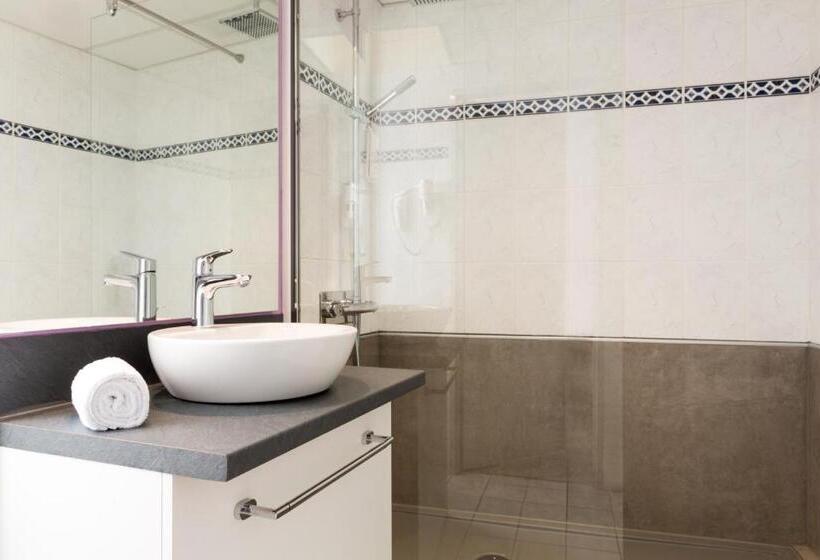 Номер Стандарт Трехместный, The Originals City, Hôtel Nevers Centre Gare