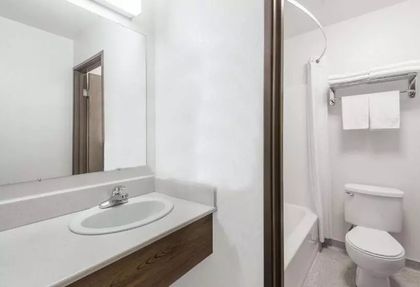 اتاق استاندارد با تخت بزرگ, Super 8 By Wyndham Missoula/reserve St