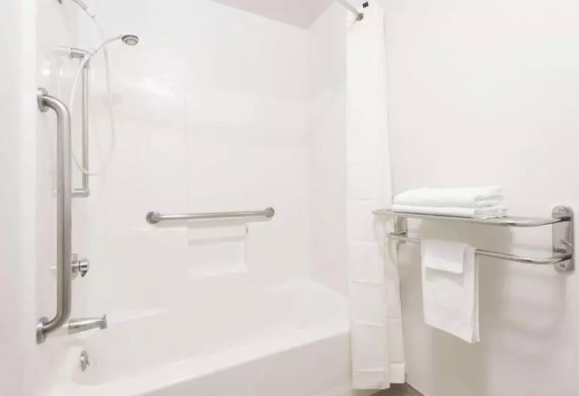 سوئیت با تخت بزرگ, Super 8 By Wyndham Missoula/reserve St