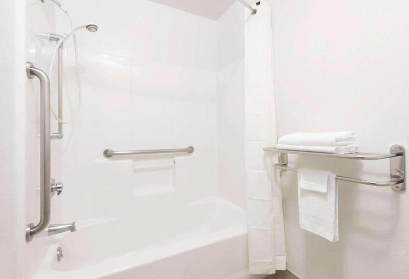 اتاق استاندارد با تخت بزرگ برای معلولان, Super 8 By Wyndham Missoula/reserve St