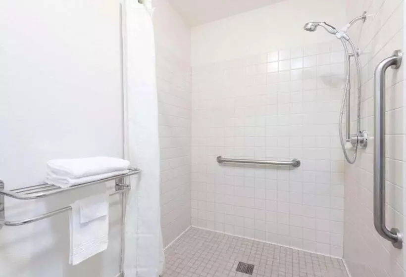 اتاق استاندارد با تخت بزرگ برای معلولان, Super 8 By Wyndham Missoula/reserve St