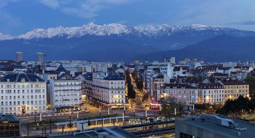 带双人床的经典房间, Novotel Grenoble Centre